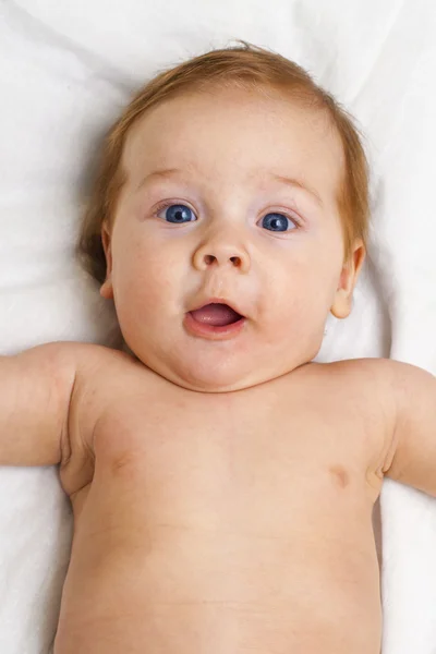 Portrait de bébé garçon heureux — Photo