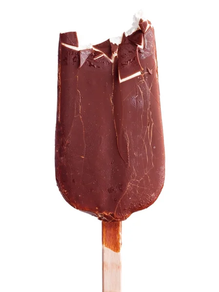 Шоколадне морозиво з укусом — стокове фото