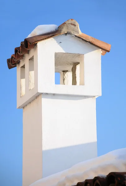 Biały komin — Zdjęcie stockowe