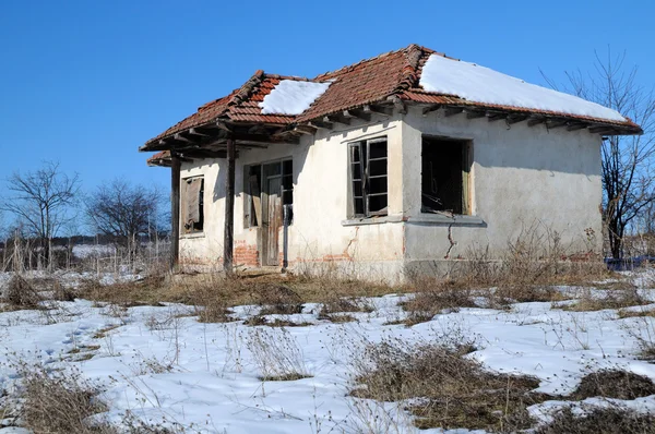 Εγκαταλελειμμένο σπίτι στη Βουλγαρία — Φωτογραφία Αρχείου