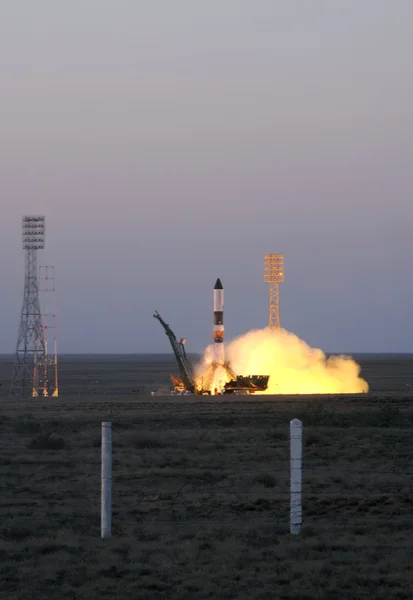 ロシアの進歩の宇宙船打ち上げ — ストック写真