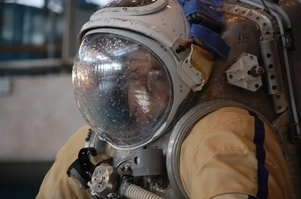 Ons astronaut michael barratt na de training in de Russische hydro — Stockfoto