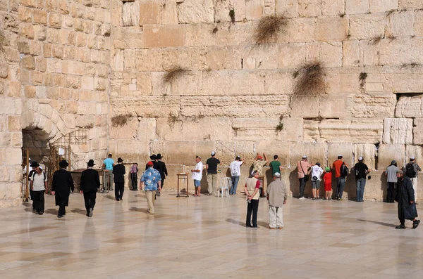 Worshipers At the Wailing Wall — Stock Photo, Image