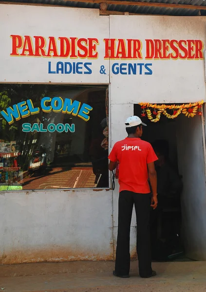 Paradise Hair Dresser in India — Stock Photo, Image