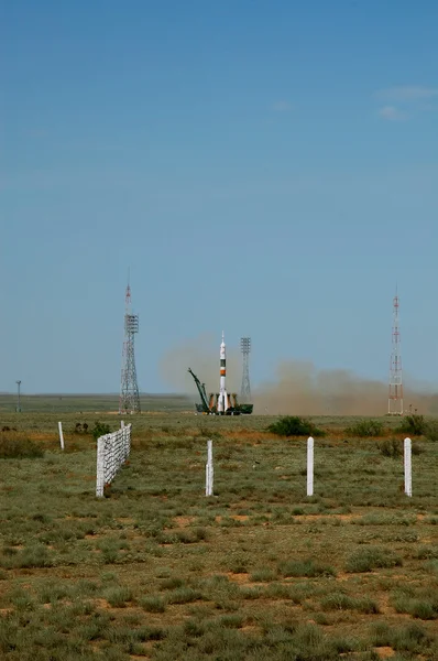Запуск космічних апаратів союз з Байконур Байконур — стокове фото