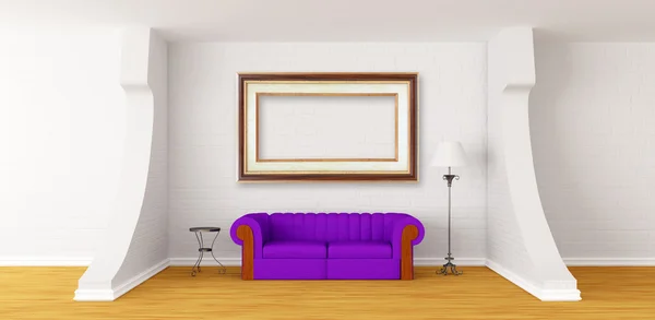 Fioletową kanapę, stół i standardowej żarówki w nowoczesnej galerii hall — Zdjęcie stockowe