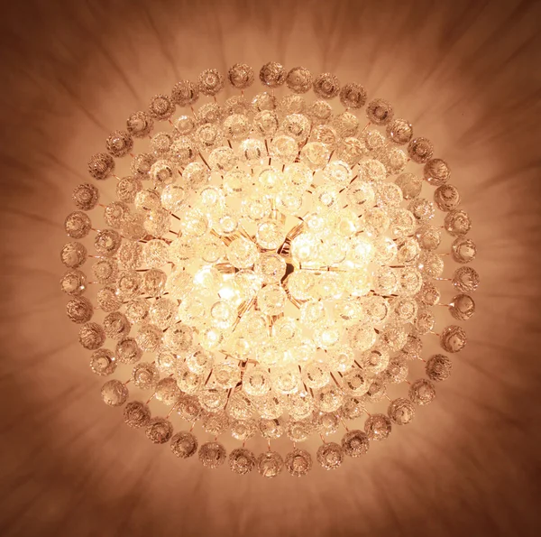 Närbild av en vacker kristallkrona — Stockfoto