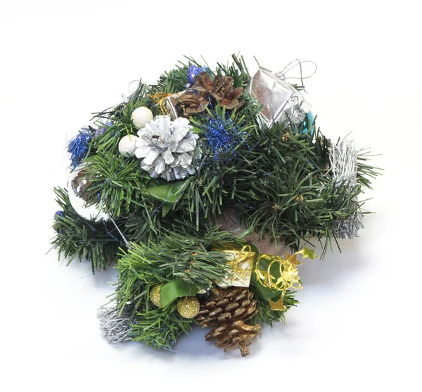 トウヒおよびつまらないものの小枝とのクリスマスの装飾 — ストック写真