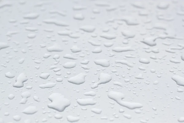 Gotas de água no fundo cinza — Fotografia de Stock