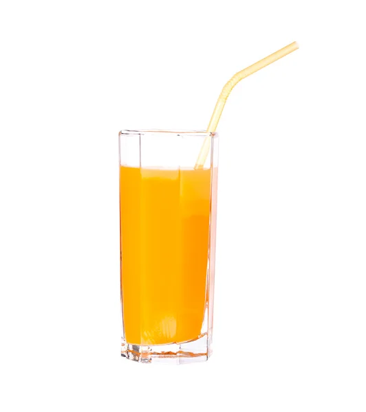 Fullständigt glas apelsinjuice på vit bakgrund — Stockfoto