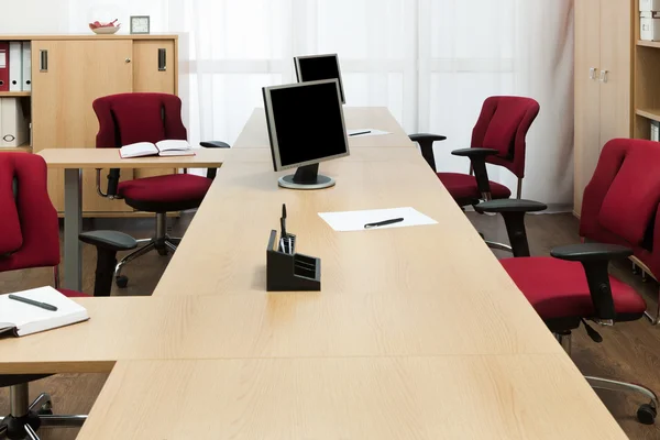 Monitors on the desks — Stock Photo, Image