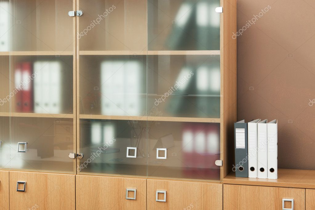 boekenkast met glazen deuren — Stockfoto © igterex #8526678 boekenkast met glazen deuren — Stockfoto © igterex #8526678