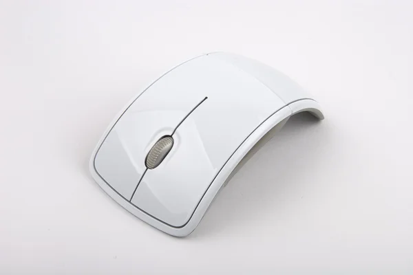 白の近代的なコンピューターのマウス — ストック写真