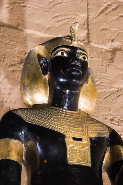 Antika egyptiska statyer — Stockfoto