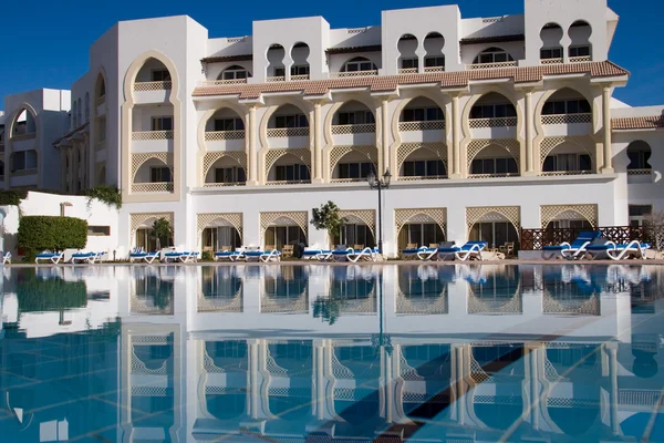 Pool near the 5-star hotel — Stock Photo, Image