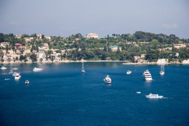 Fransız Rivierası lagün ile lüks yatlar