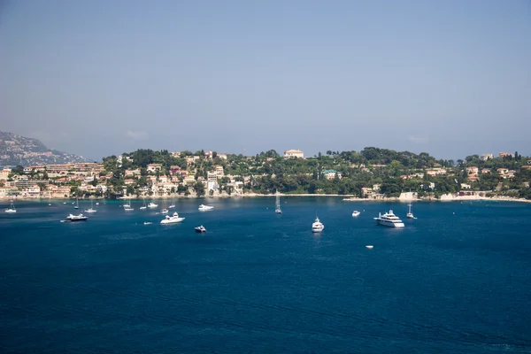 Franska Rivieran lagun med lyxbåtar — Stockfoto
