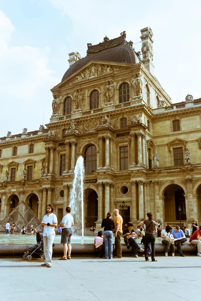 Музей Лувр — стокове фото