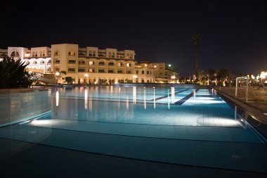 5 yıldızlı otelin yakınında havuz