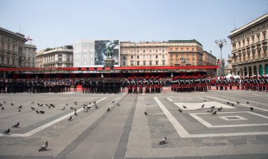 geçit töreni karabinalar Milano, Haziran 2010