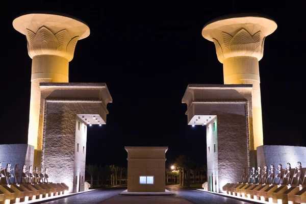Ворота рядом с египетским отелем — стоковое фото
