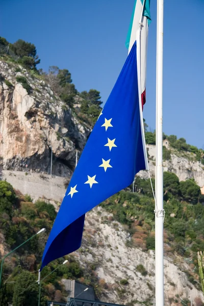 Bandera de Europa en el asta de bandera — Foto de Stock