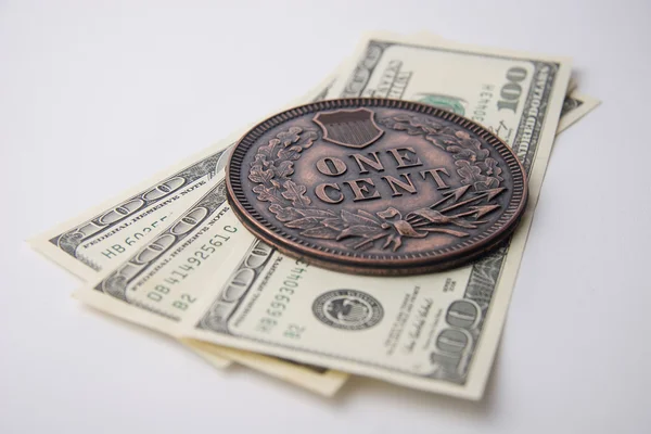Банкноты с крупными сувенирными центами — стоковое фото