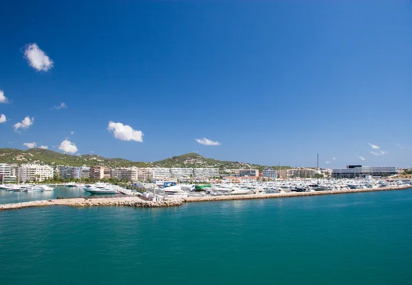 Linha costeira em Ibiza, Espanha — Fotografia de Stock