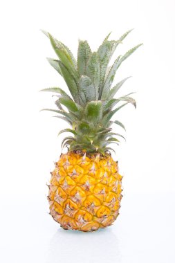 izole sulu taze ananas