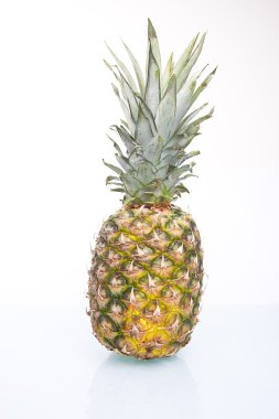 izole sulu taze ananas