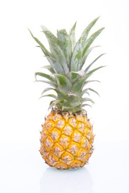 izole sulu taze ananas