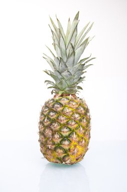 izole sulu taze ananas