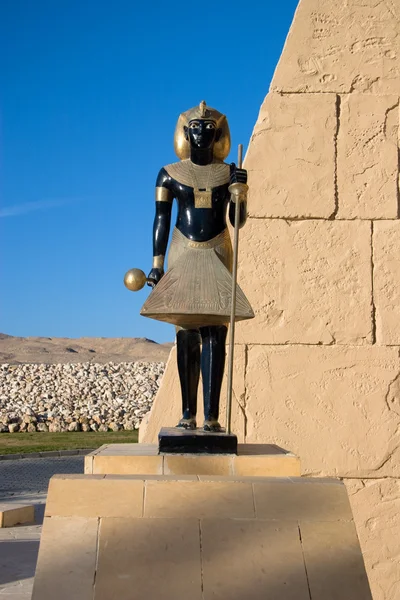 Статуи Древнего Египта — стоковое фото