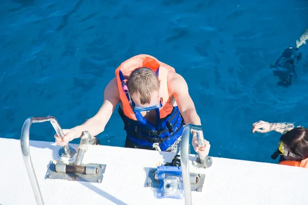 Stock image Young man on the yacht