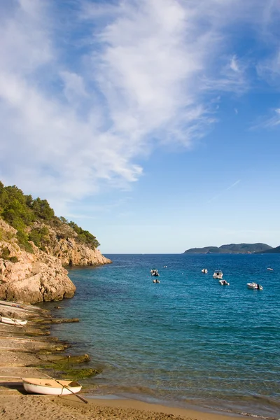Línea costera en Ibiza, España —  Fotos de Stock