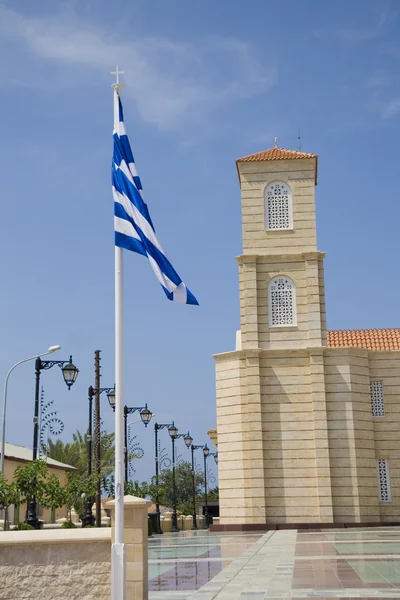 Греческий флаг и колокольня — стоковое фото