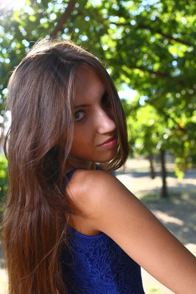 Ritratto di una giovane donna sexy Outdoor — Foto Stock