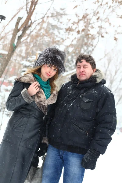 Winter paar — Stockfoto