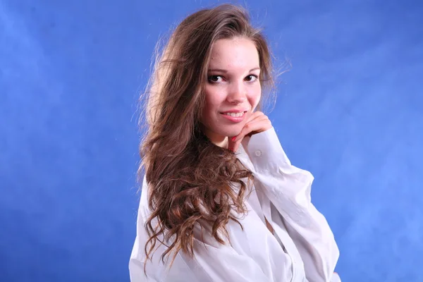 Jeune femme studio portrait — Photo