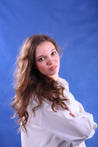 Jonge vrouw studio portret — Stockfoto