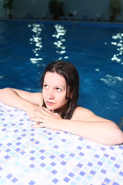 Young Woman In Basin — Stock Photo, Image