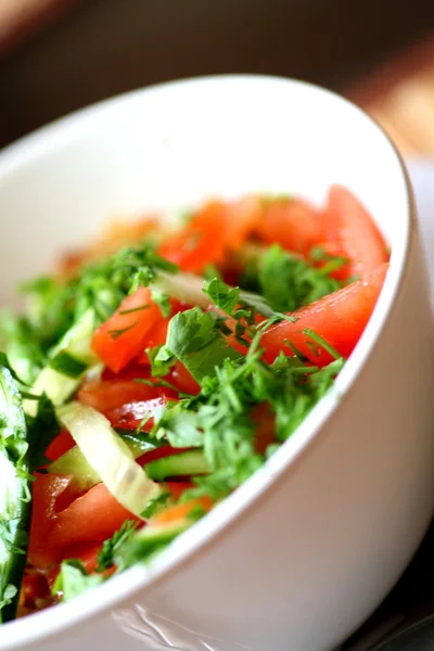 Салат из свежих овощей, крупный план . — стоковое фото