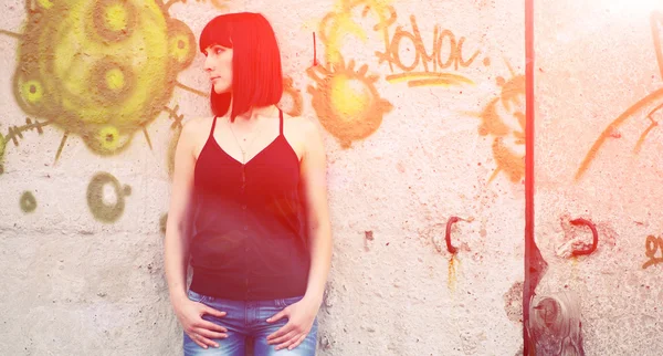 Brunette girl posing — Stock Photo, Image