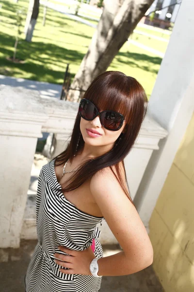 Krásná brunetka teenager dívka — Stock fotografie