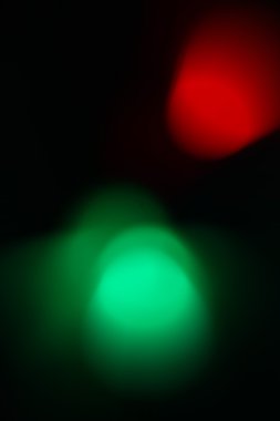 Koyu bir arkaplan karşısında Bokeh rengi