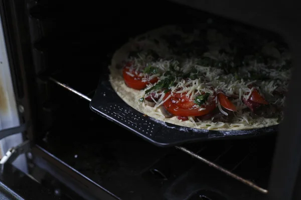 ピザを料理 — ストック写真