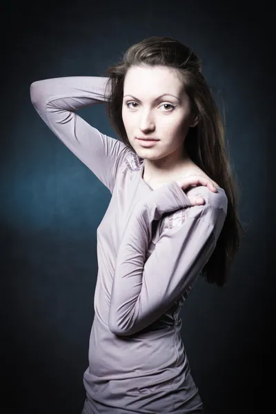 Retrato de uma jovem em jeans — Fotografia de Stock