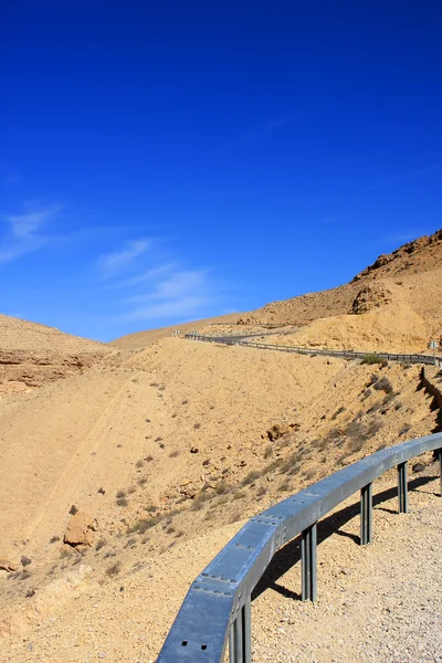 砂漠の道路は — ストック写真