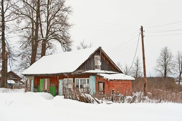 Casa sob a neve — Fotografia de Stock