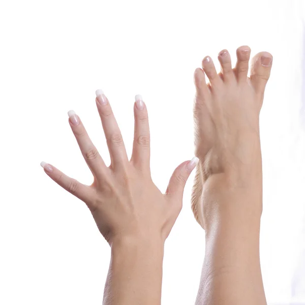 Fuß mit Hand isoliert auf weiß. — Stockfoto